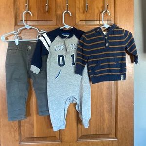 6-9 month H&M bundle. Lined fleece grey jeans, onesie, tan/blue striped